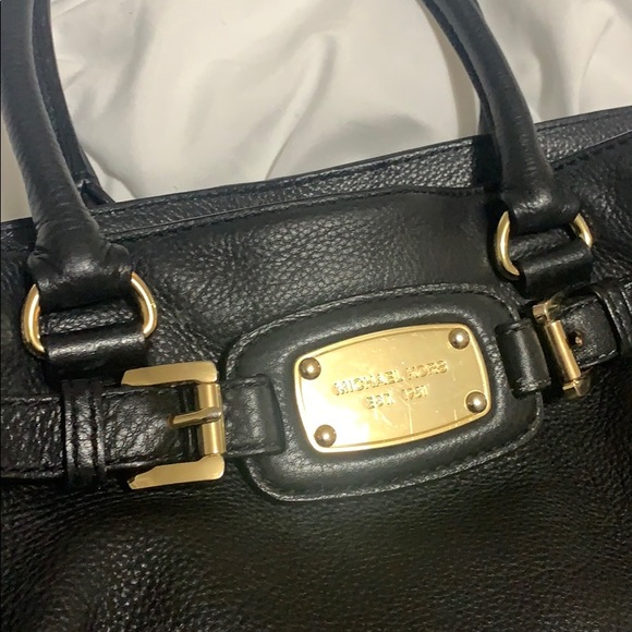 Classy MK BAG. No pulls or tears. Several pockets. - Picture 3 of 6